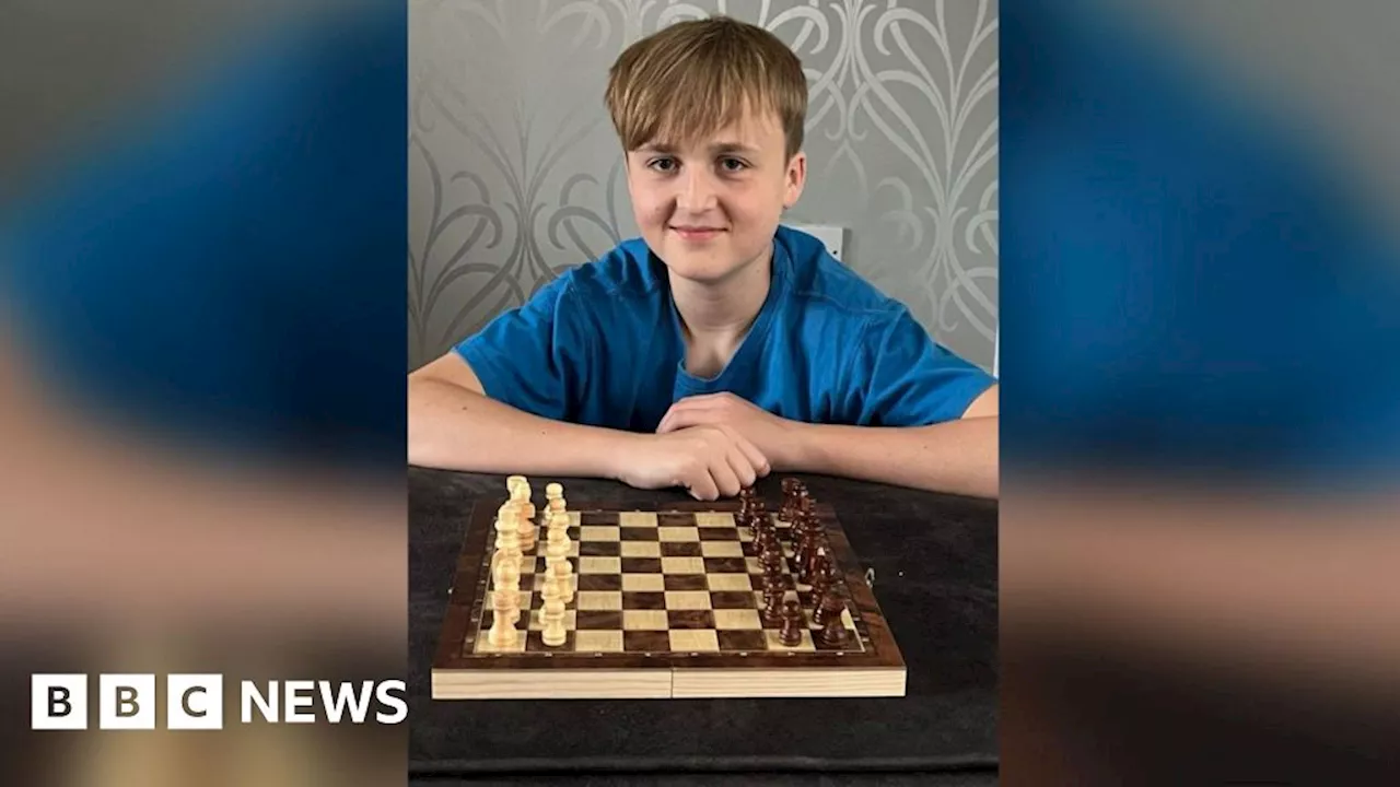 Medway: Boy, 15, plays chess to calm fears during surgery