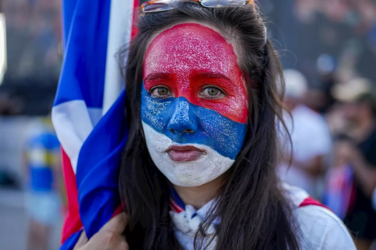 Uruguayans Vote in Close Presidential Runoff