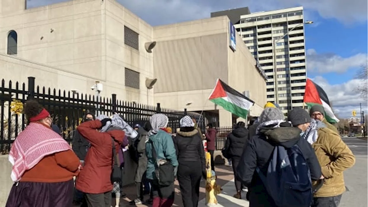 Several arrested at pro-Palestinian rallies, gathering at police station