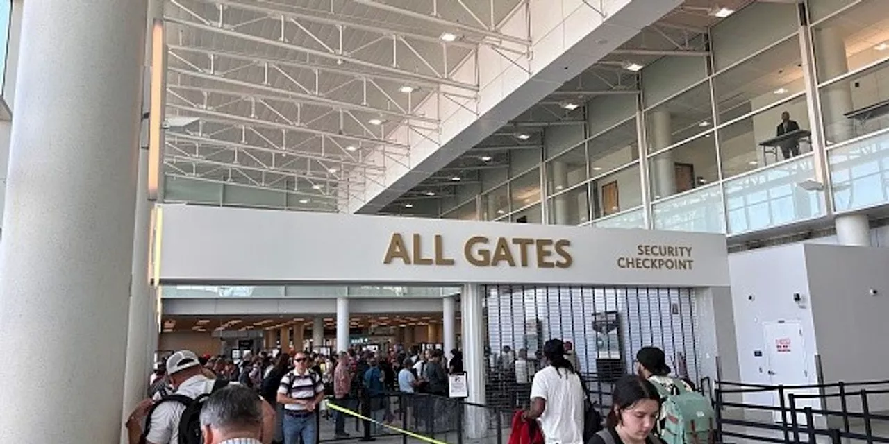 'Poverty Doesn't Fly': Ahead of Thanksgiving, Charlotte Airport Workers Strike