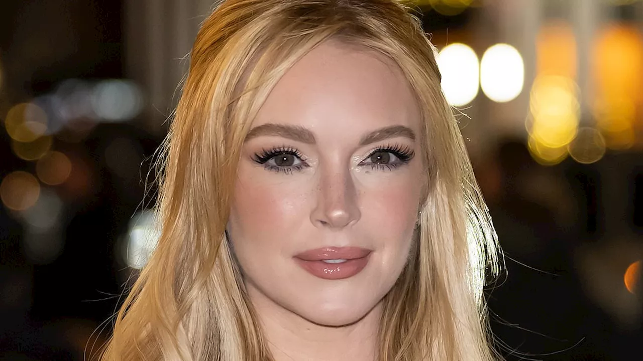 Expert claims Lindsay Lohan spent up to $300K on plastic surgery after star unveiled major...