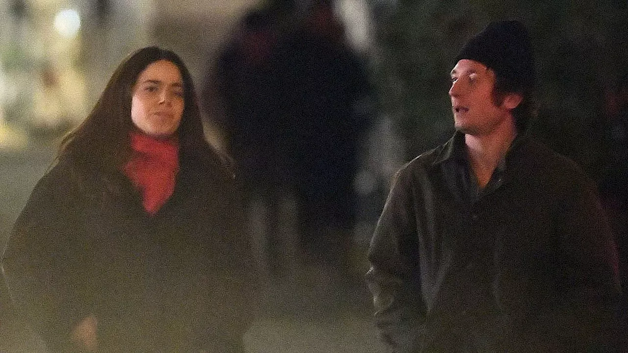 Jeremy Allen White and Molly Gordon Cozy Up in New York City