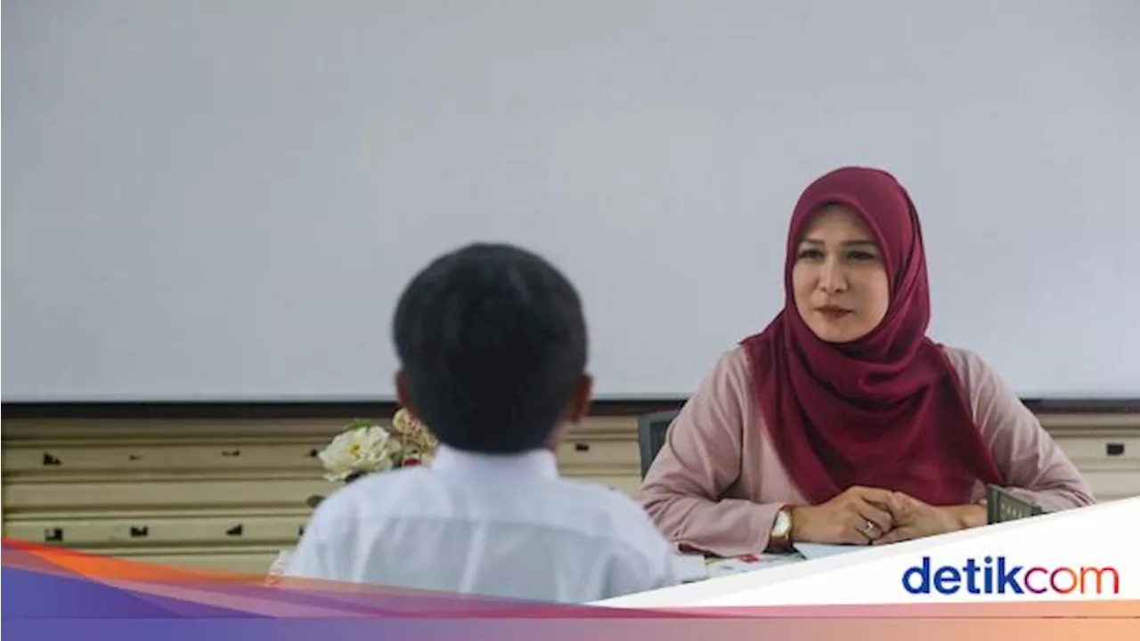 4 Doa Penutup Acara Hari Guru yang Bisa Diamalkan Muslim