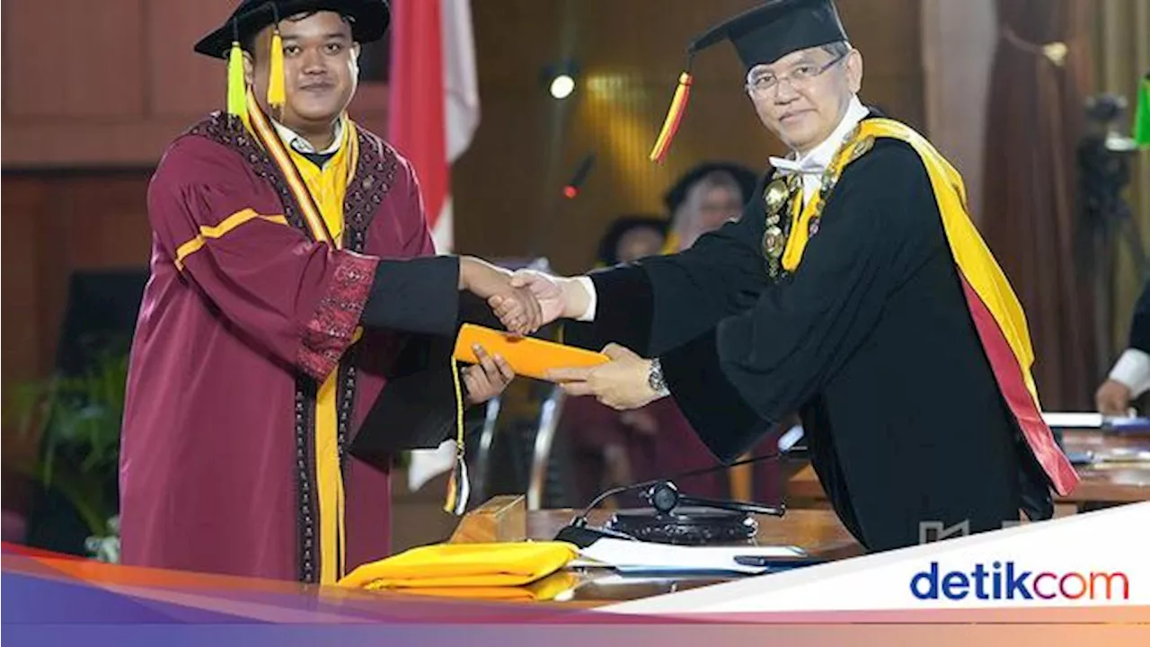 Cerita Rizal Wisudawan Terbaik Unpad, Raih Penghargaan dari Rektor-Ikut Penelitian