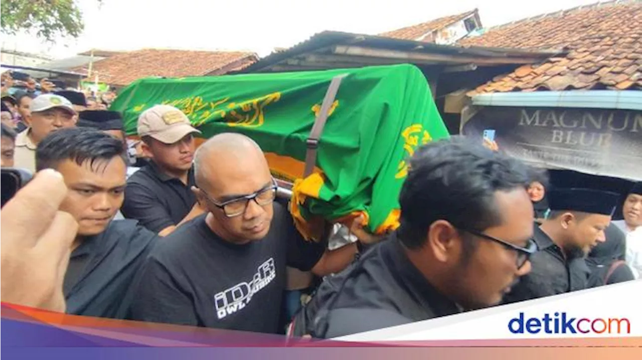 Isak Tangis Keluarga & Ribuan Pelayat, Jenazah Calon Wabup Ciamis Yana D Putra Tiba di Rumah Duka