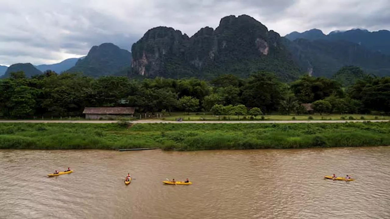 New Zealand citizen poisoned by tainted alcohol in Laos returns home