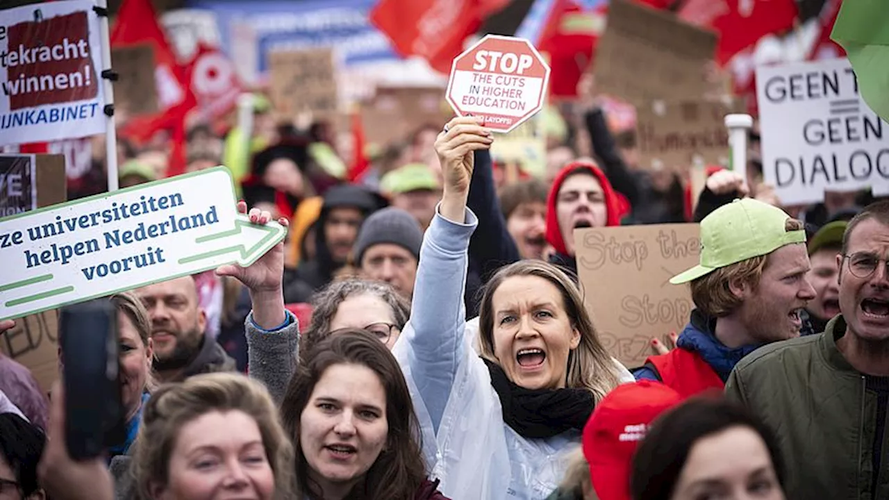 Studenten en Docenten Protest Edisteren Üniverstetlerin Finansal Sorunları Üzerine