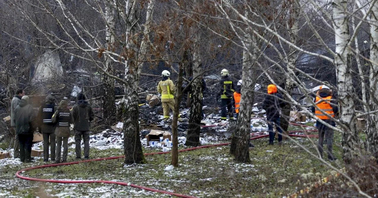 Aereo cargo si schianta vicino a Vilnius: “Morto uno dei piloti, due feriti”