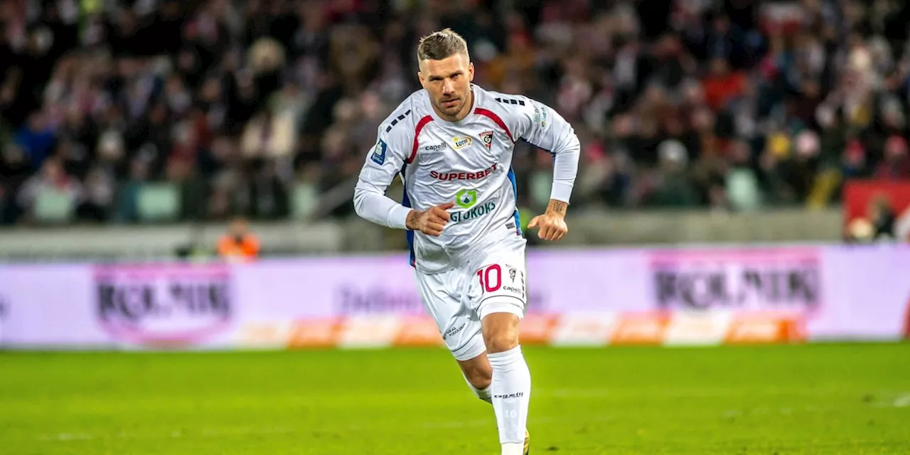 Podolski nach Rüpel-Auftritt in Polen angefeindet: „Spielfeld-Schläger“, „Idiot“