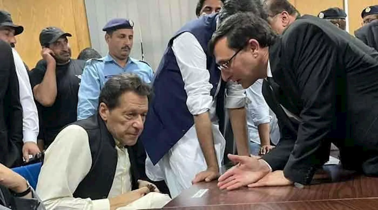 بانی پی ٹی آئی کی احتجاج کی کال فائنل ہے: عمران سے ملاقات کے بعد بیرسٹر گوہر کا اعلان