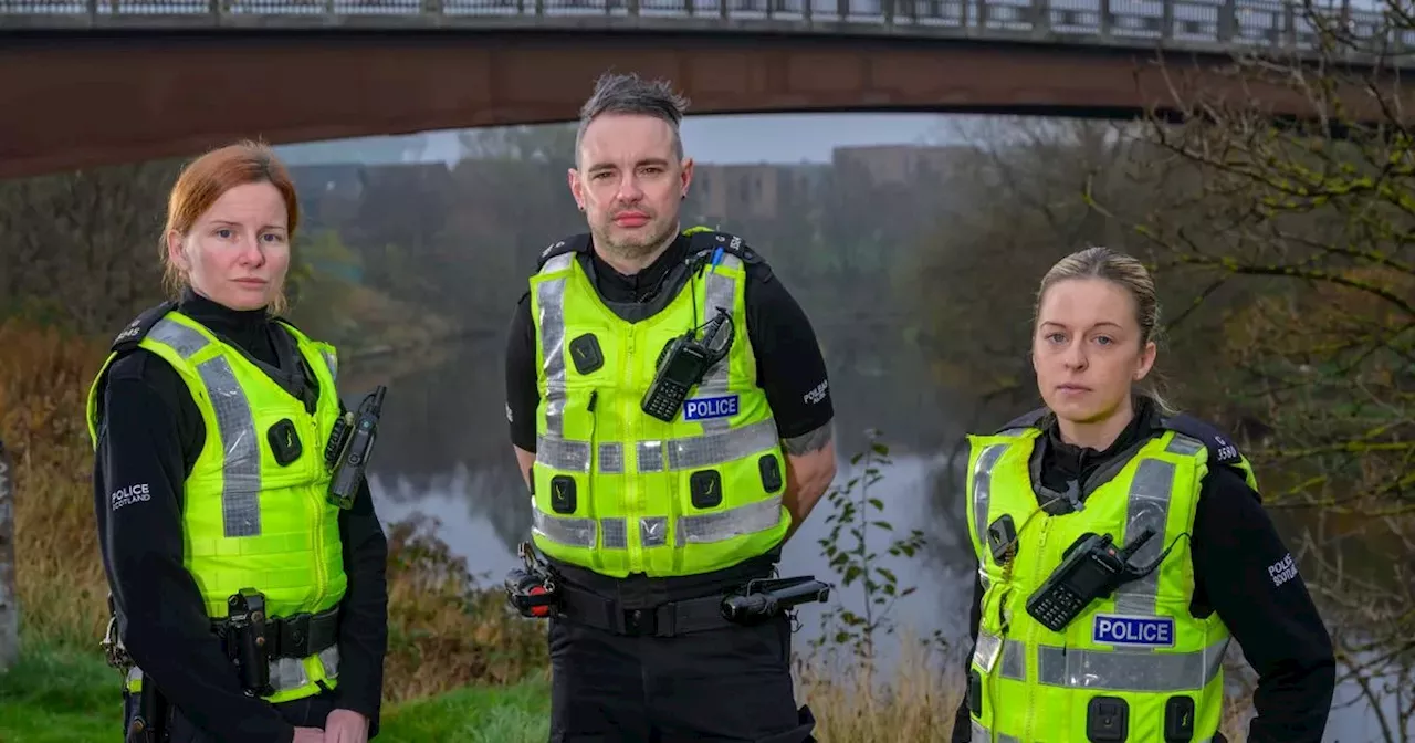 'Hero' Glasgow police formed human chain to save woman from the Clyde