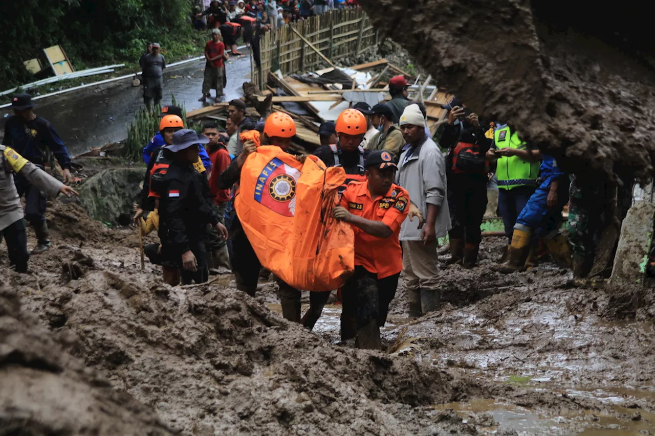 Lima Korban Hilang Longsor Karo Ditemukan Meninggal, Seorang Lagi Masih Hilang