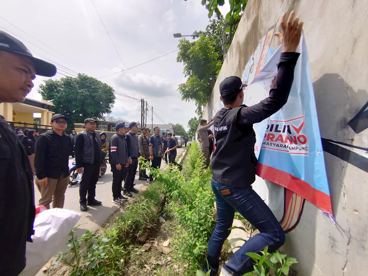 Masa Tenang, Alat Peraga Kampanye Dibersihkan dan Pengawasan Politik Uang Diperketat di Lampung 