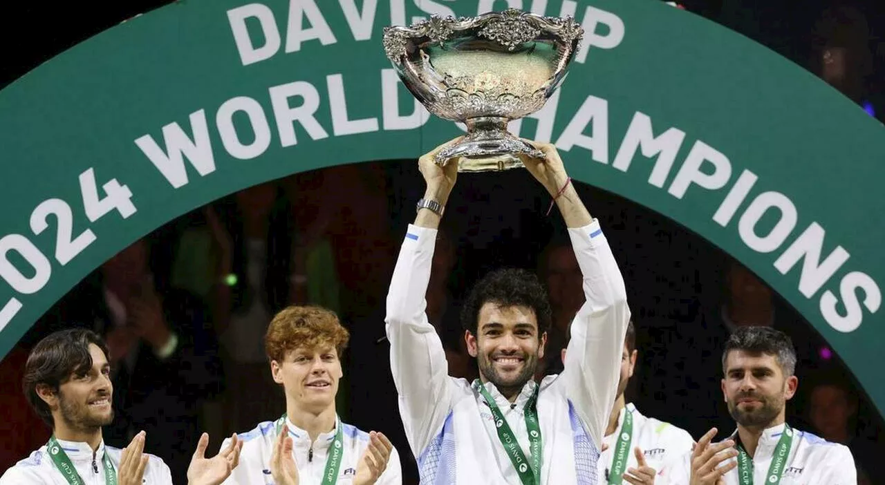 Matteo Berrettini, applausi per lui a Fiumicino al rientro dalla Coppa Davis