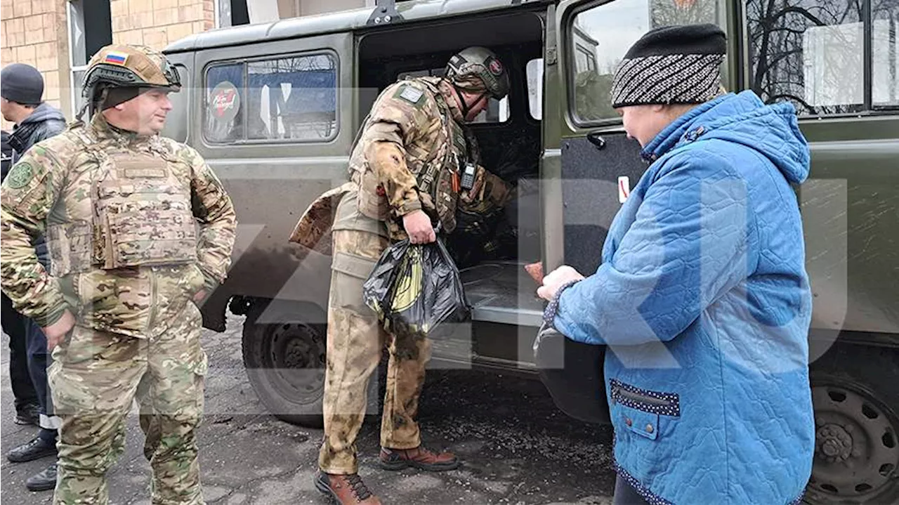 Волонтеры передали гумпомощь жителям освобожденного поселка Горняк в ДНР