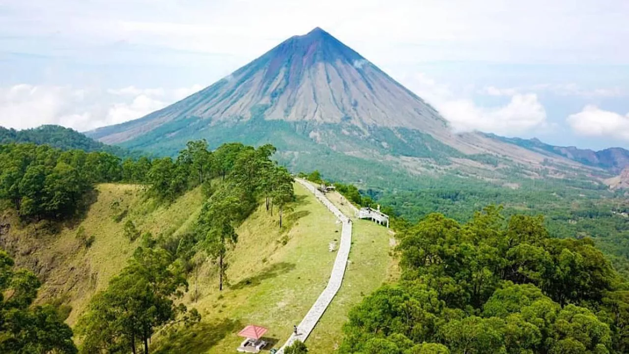 6 Fakta Menarik Gunung Wolobobo di Kota Bajawa NTT yang Berhadapan Langsung Gunung Inerie dan Laut Sawu