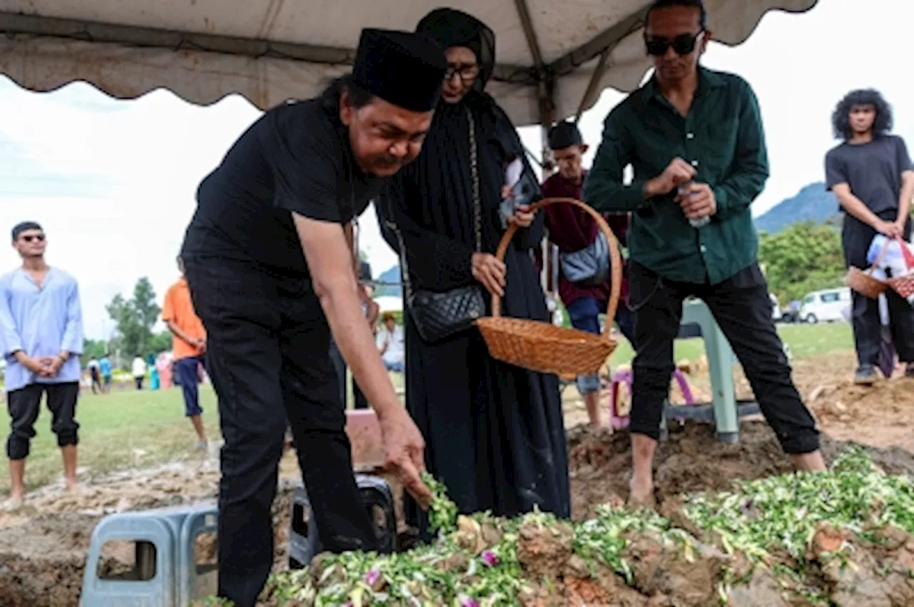 Legendary composer Ahmad Nawab laid to rest at KL’s Raudhatul Sakinah Muslim Cemetery