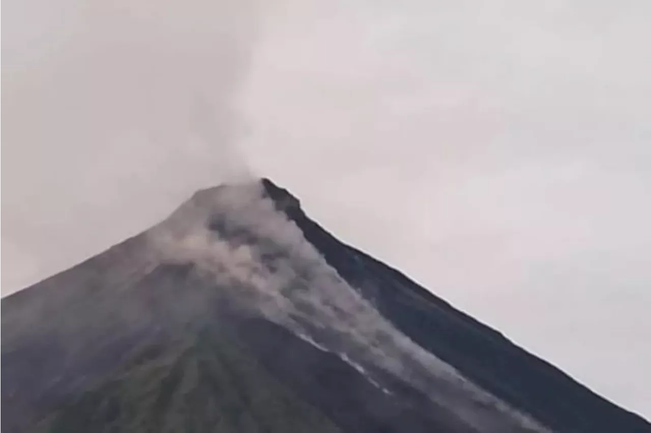 ESDM Imbau Masyarakat Tidak Ddekati Gunung Karangetang Radius 2,5 Kilometer