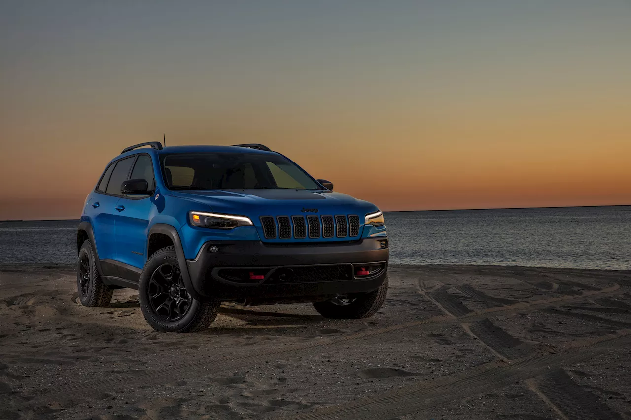 Hybrid Jeep Cherokee replacement lands in 2025