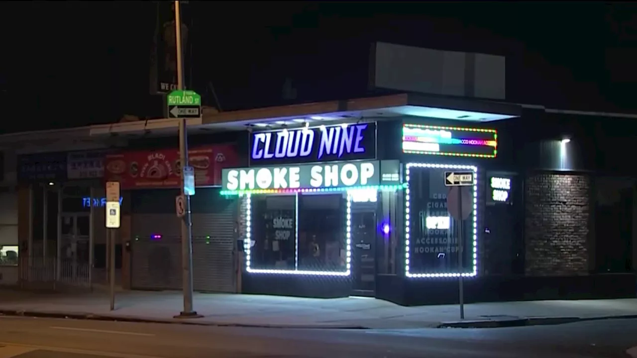 Worker at Northeast Philly smoke shop shot during robbery, police say