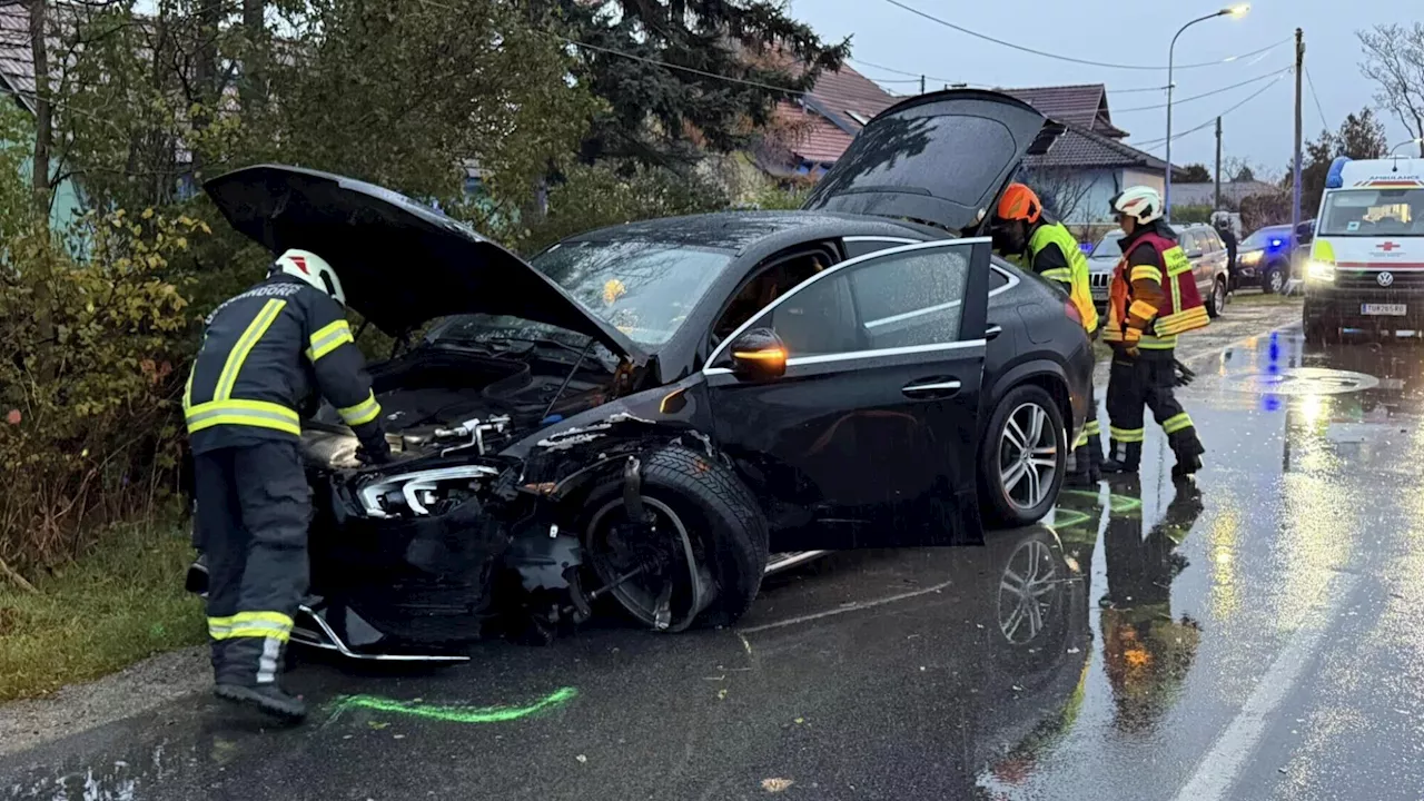 Crash in Gänserndorf: Lenkerin im Fahrzeug eingeschlossen