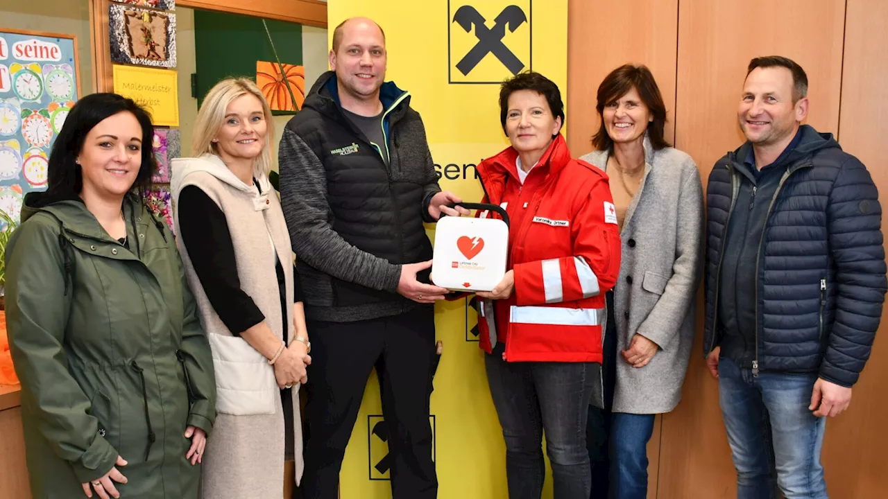 Defibrillator für Windhag angeschafft