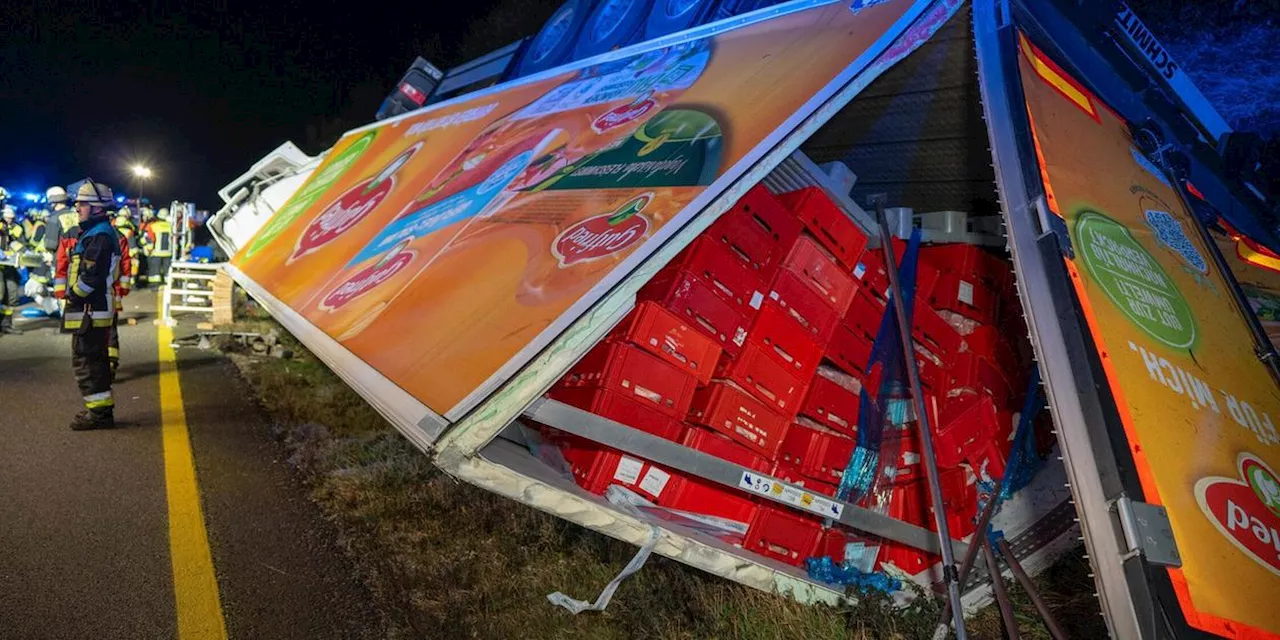 Mit Fleisch beladener Lkw kippt auf der A9 um: Aktuell noch Vollsperrung in Richtung M&uuml;nchen