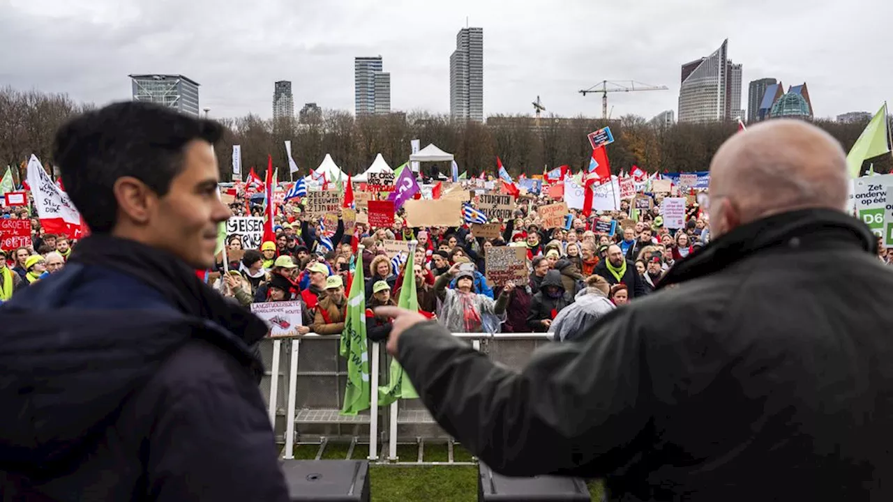 Oppositie wil kabinet dwingen onderwijsbezuiniging te schrappen, minister houdt deur dicht