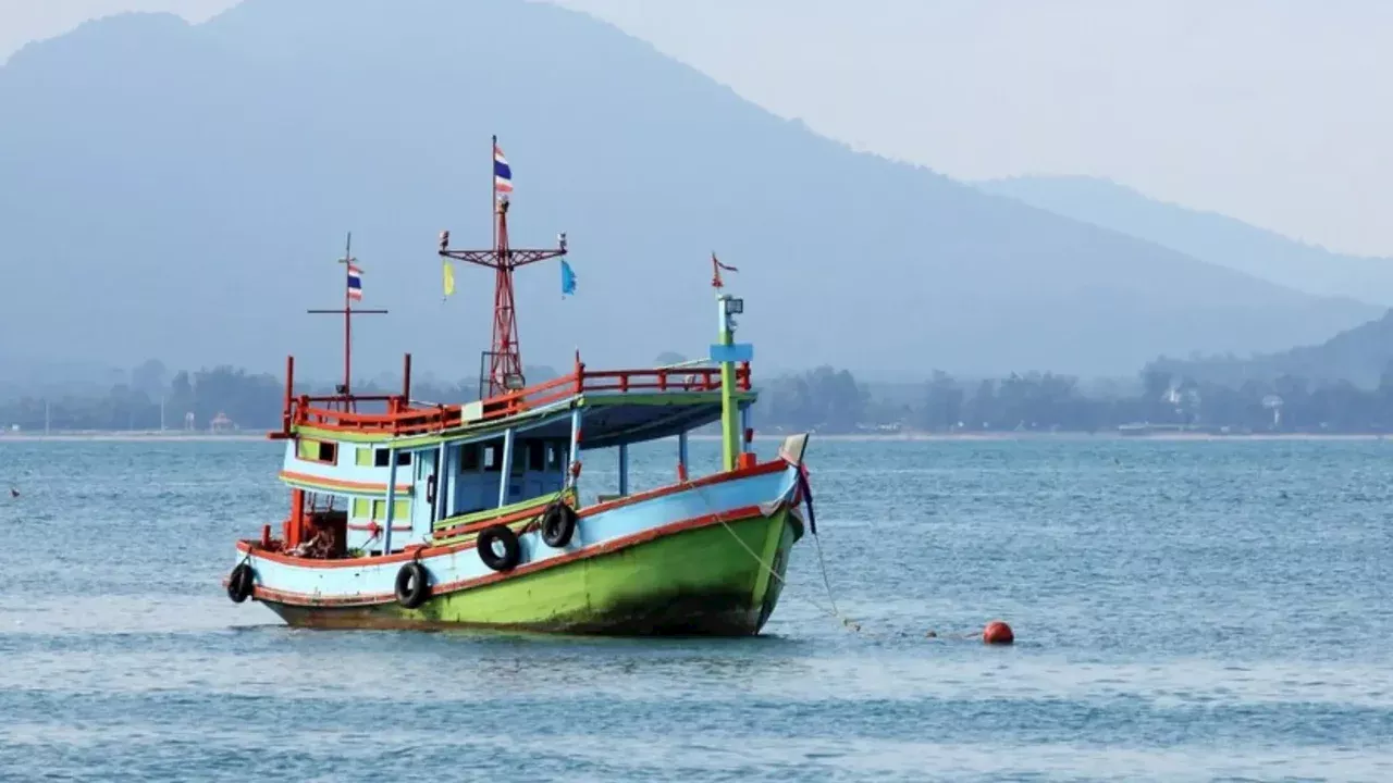 Más de 15 personas están desaparecidas tras naufragio de barco en Egipto