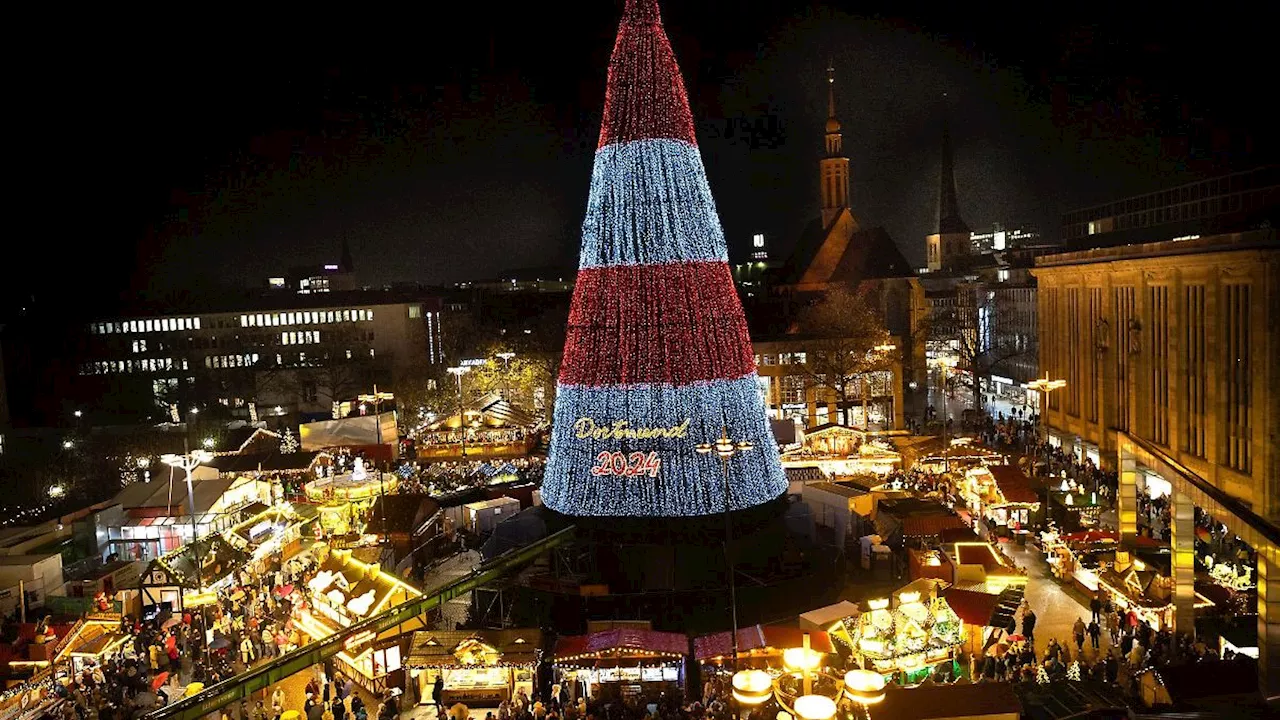 Nordrhein-Westfalen: Riesenbaum erstrahlt auf Dortmunder Weihnachtsmarkt