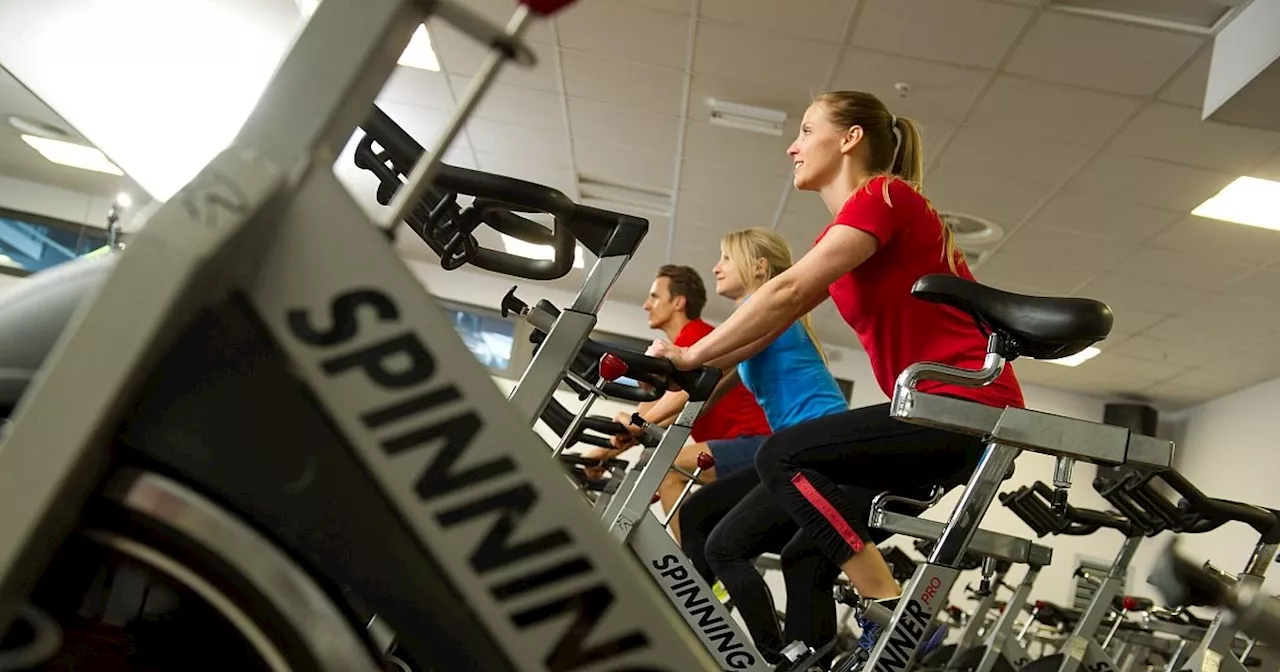 Party auf dem Fahrrad: Das steckt hinter Indoorcycling