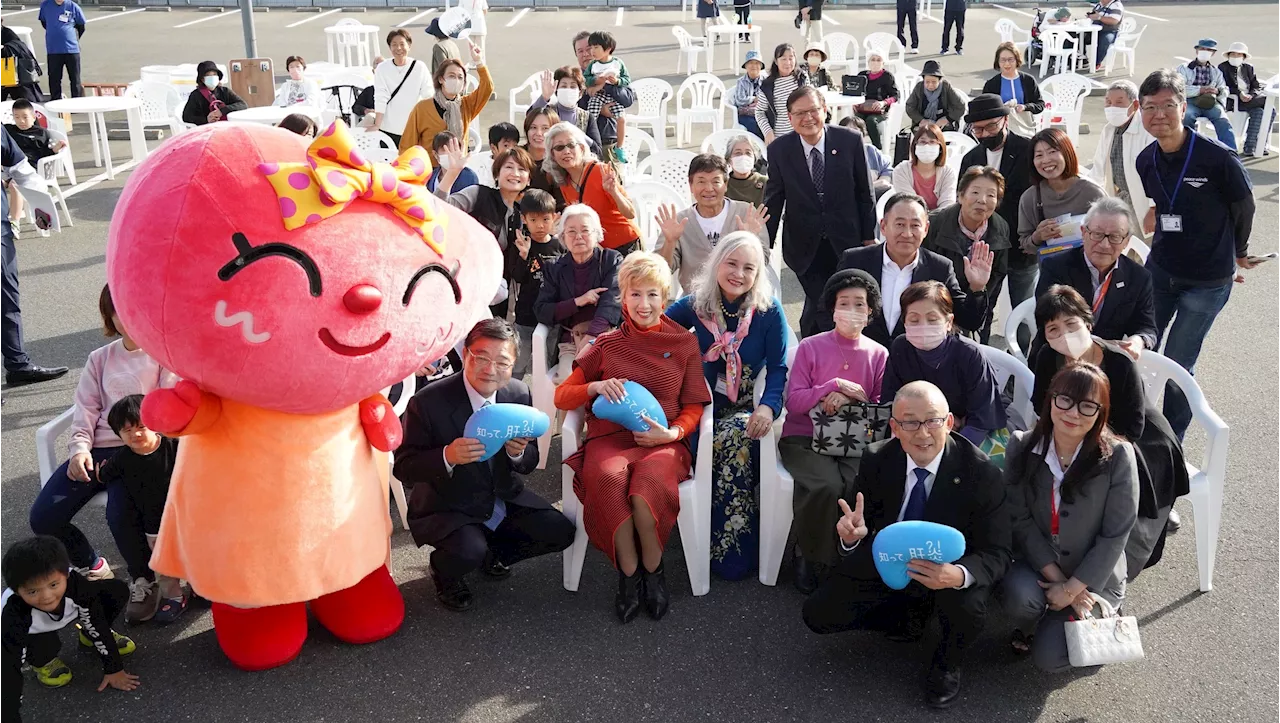 スペシャルサポーター瀬川 瑛子氏が佐賀県小城市を訪問！「ロコフェス2024」にて小城市長らと地域の皆さまへ肝炎対策を呼びかけ