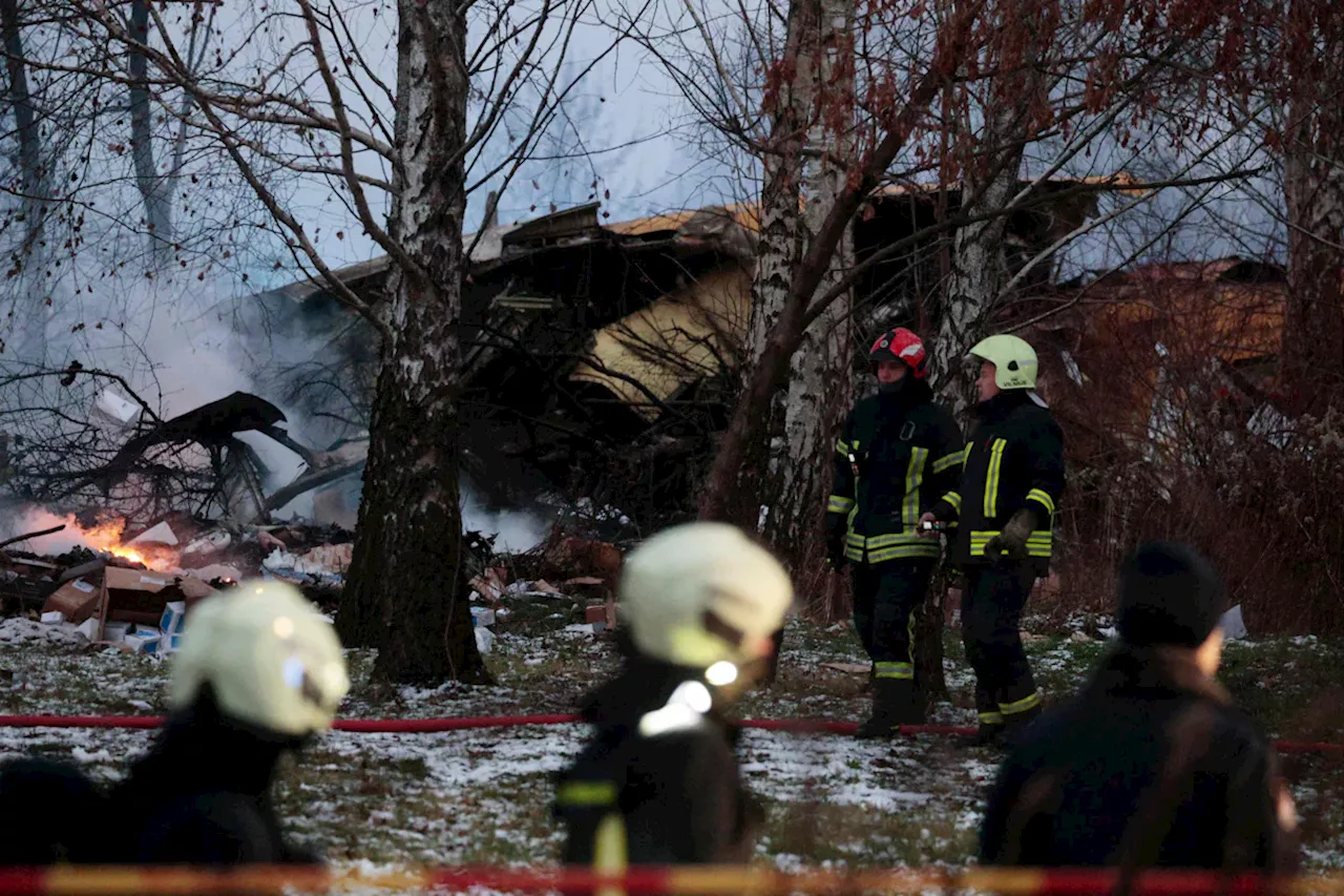 Flugzeugabsturz: DHL-Frachtflieger aus Leipzig stürzt bei Vilnius nahe einem Wohnhaus ab