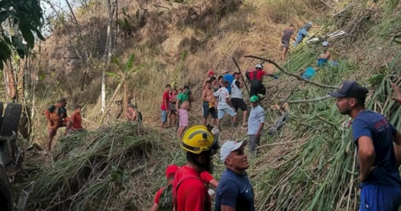 Tragédia na Serra da Barriga: Ônibus Escolar Cai em Alagoas, Matando 17 Pessoas