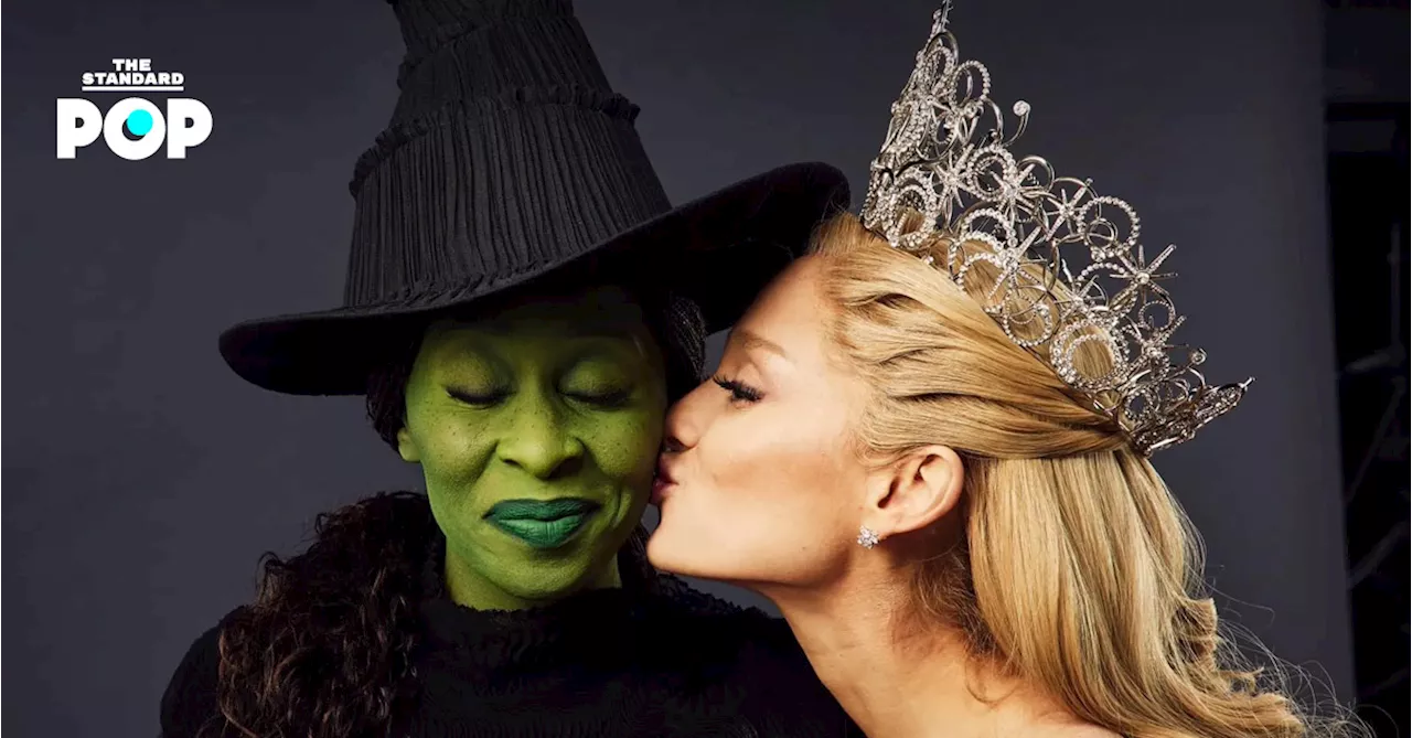 Ariana Grande พูดถึงทฤษฎีแฟนภาพยนตร์ Wicked ที่ว่าตัวละครของเธออาจเป็น LGBTQIA+
