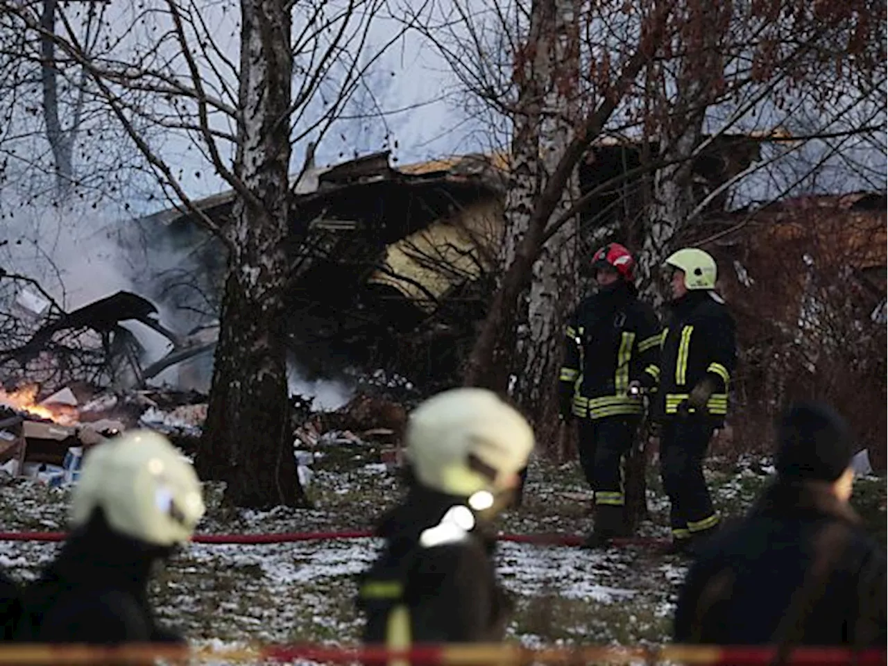 Frachtflugzeug stürzt in Vilnius auf Wohnhaus