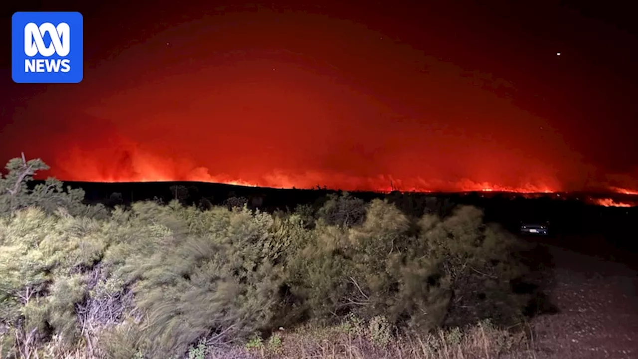 Evacuation centre opens at Jurien Bay as emergency-level fire burns in Shire of Dandaragan