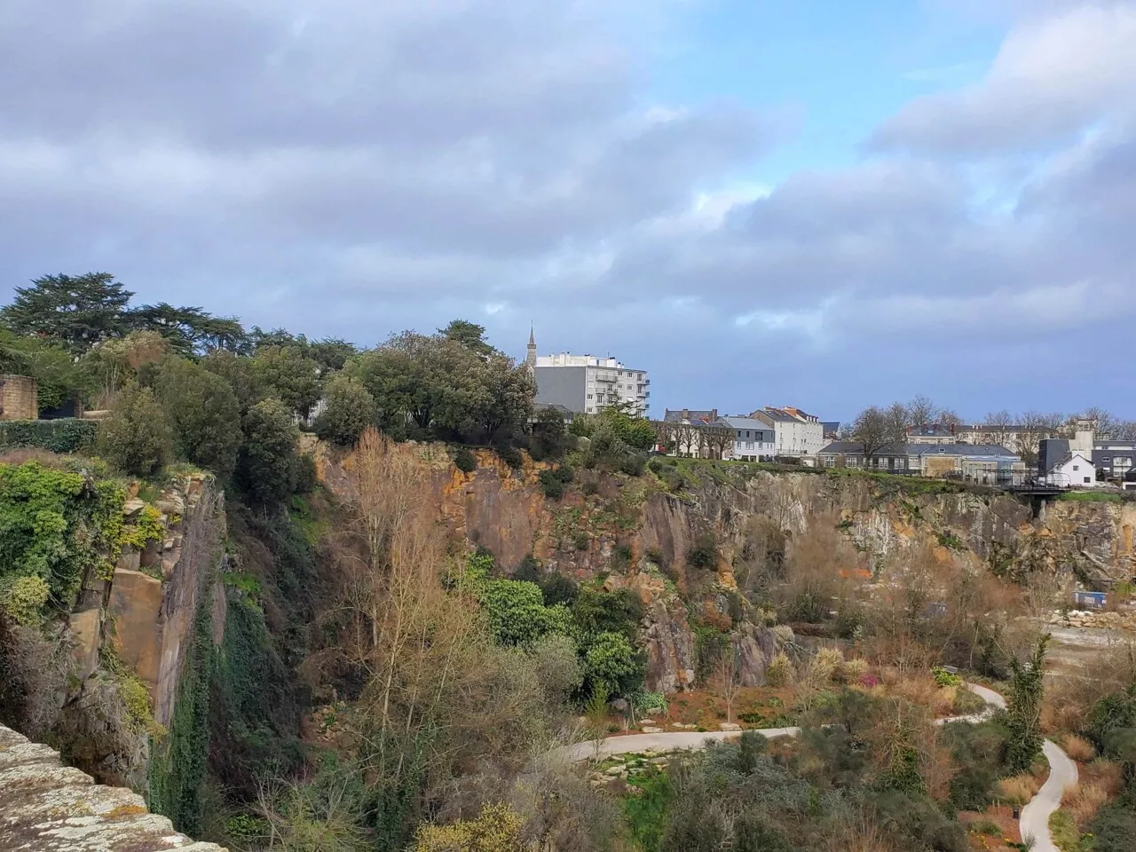 Nantes : une ado dans 'un état grave' après une chute de 30 mètres au Jardin extraordinaire