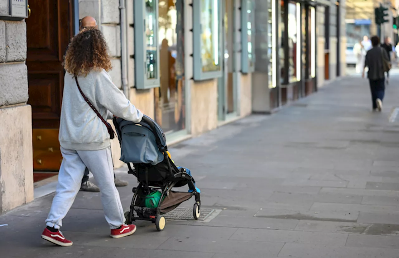 Meno coppie con figli, più famiglie monogenitore