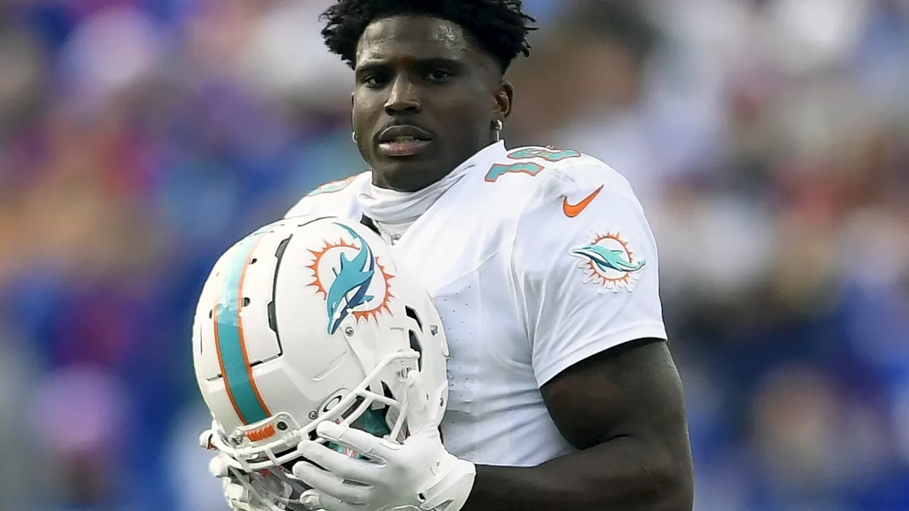 Traffic citations against Dolphins' Tyreek Hill dismissed after officers no-show at hearing