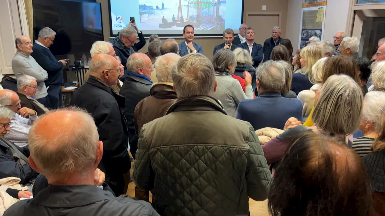 'Tissage urbain' sur la place Bellecour: des habitants rassemblés pour s'opposer au projet de réaménagement