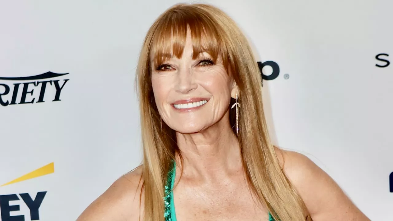 73-Jährige Jane Seymour zeigte bei den Emmy Awards ihre jugendliche Figur