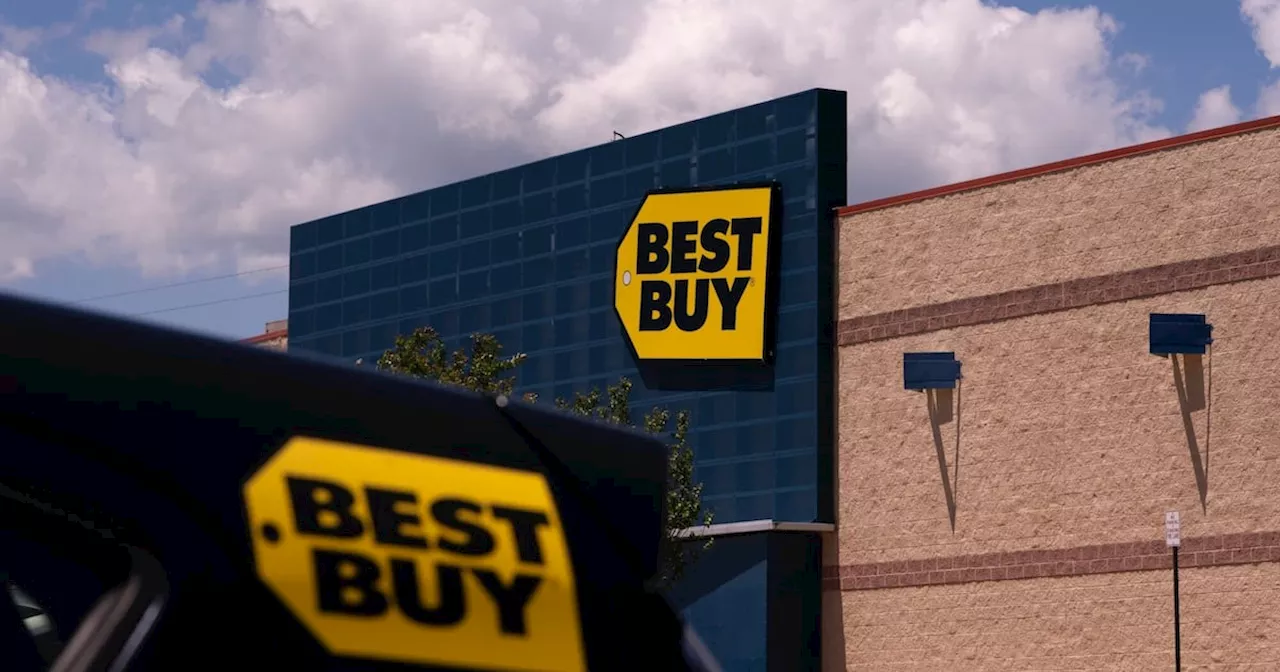 Best Buy Lowers Full-Year Forecast Amid Turnaround Efforts