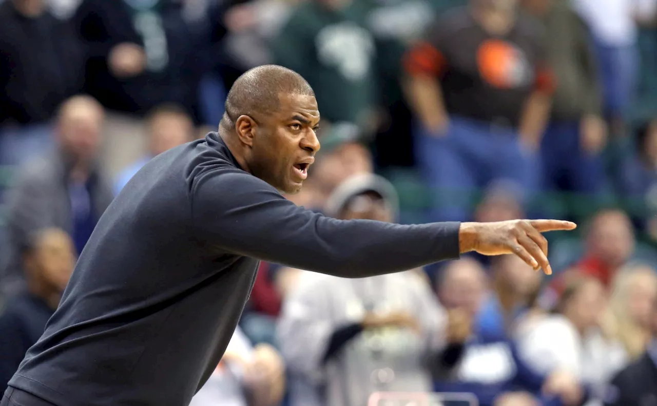 What is coach Daniyal Robinson’s new contract with Cleveland State basketball?