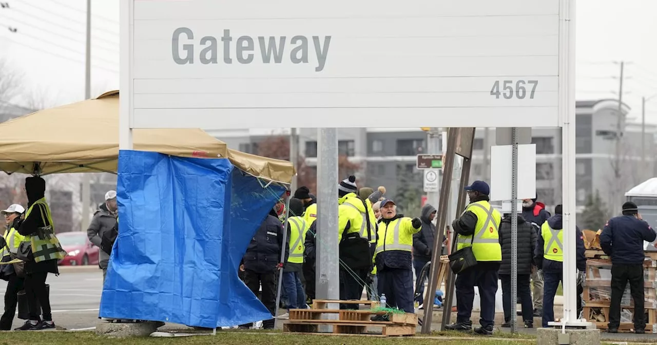 10 million parcels not delivered amid Canada Post strike as Black Friday approaches