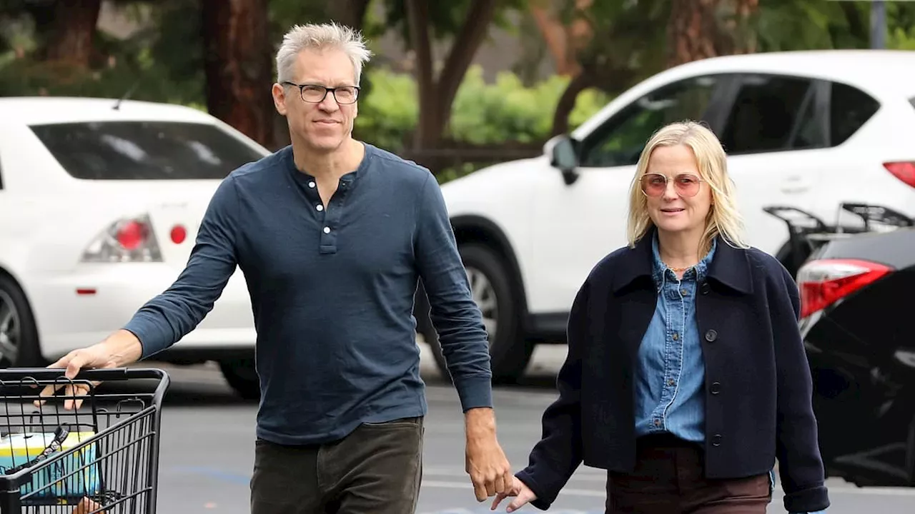 Amy Poehler and Joel Lovell Look Swoonworthy at Grocery Store Outing