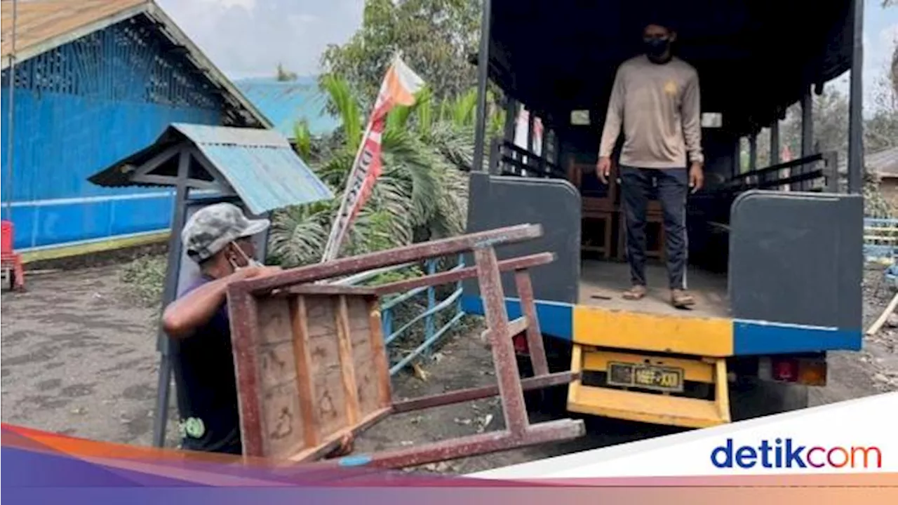 Polairud Angkut Perlengkapan untuk TPS di Pengungsian Lewotobi