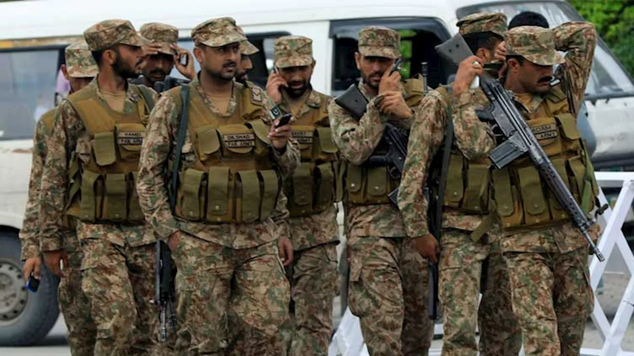 Army deployed in Islamabad with orders to 'shoot miscreants'