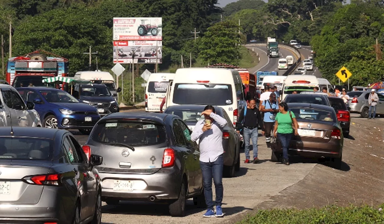 FOTOS: Maestros de la CNTE bloquean carreteras en la frontera sur; exigen mejoras salariales