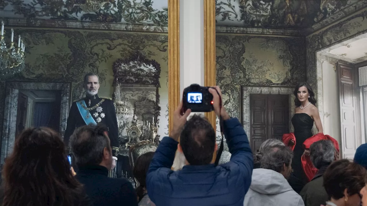 Annie Leibovitz Revela Novos Retratos de Felipe VI e Letizia para o Banco de España